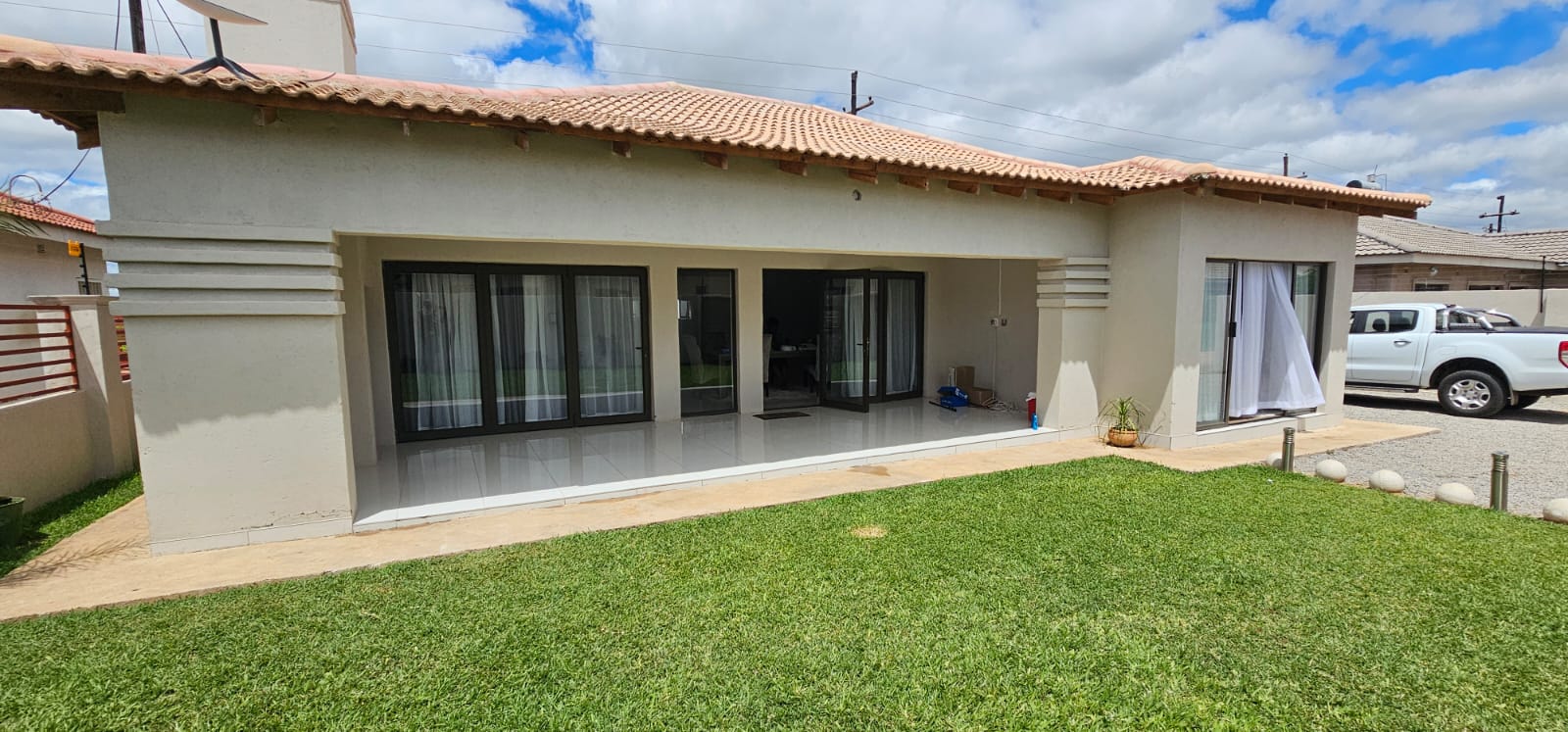 The Pecan luxury guesthouse exterior and garden, Bulawayo, Zimbabwe